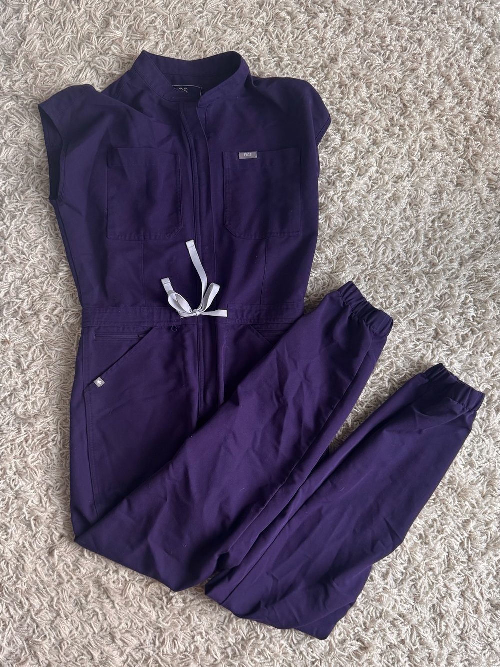 Figs Scrubs Rafaela jumpsuit- Purple jam - Picture 2 of 3